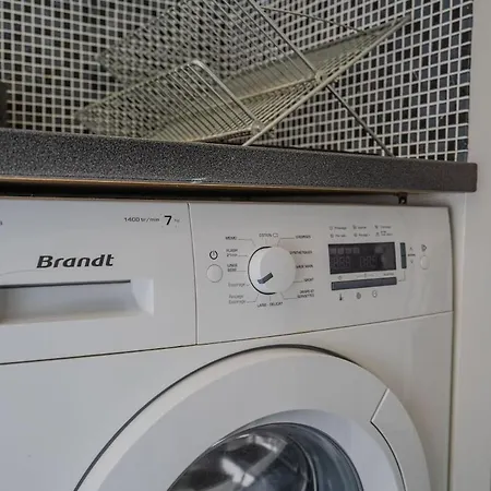 10 Min To - Beautiful - 6p Apartment *